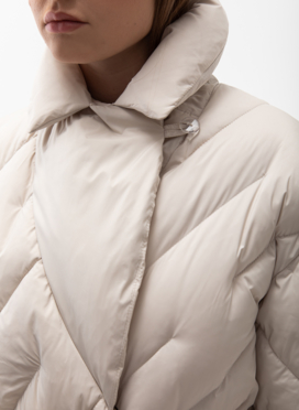 Женский пуховик с английским воротником