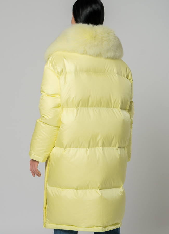 Женский пуховик желтого цвета  модель № 22165 в рассрочку