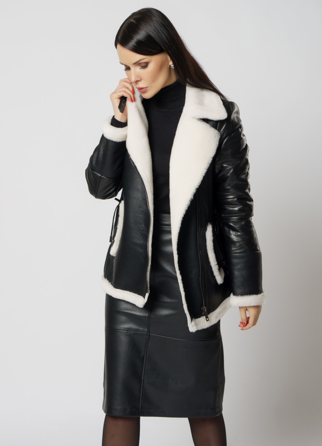 фото Куртка женская из натуральной кожи черного цвета модель № 19254