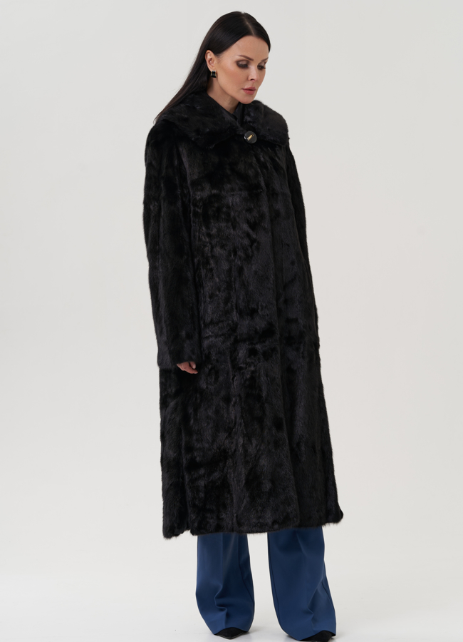 Шуба черного цвета с капюшоном модель № 25476 универмаг малина