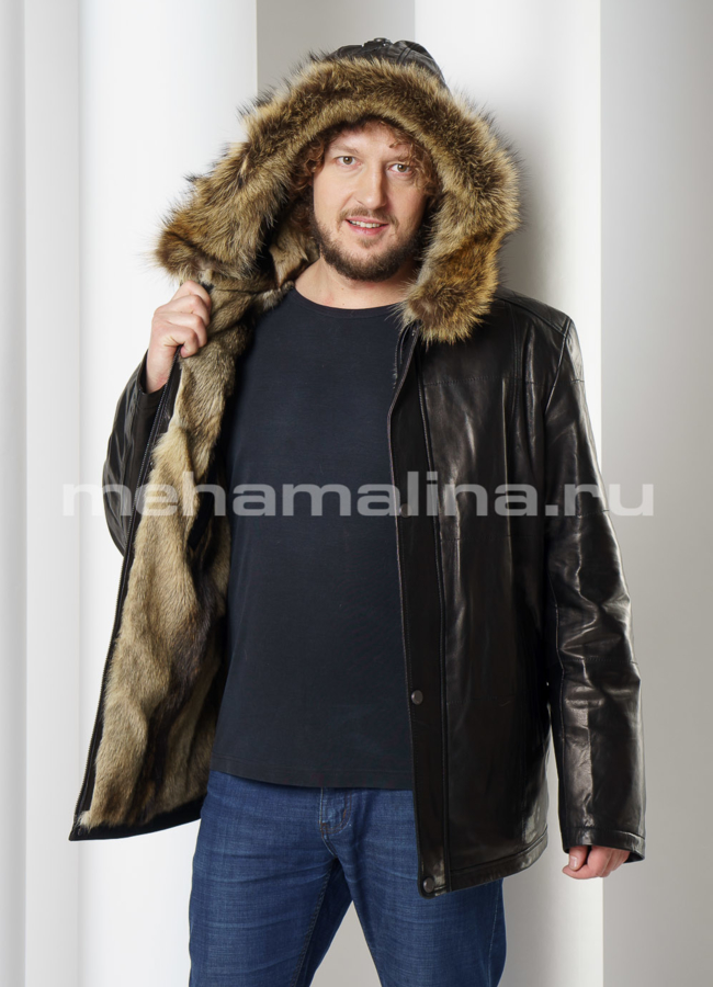 Дубленка черного цвета на молнии с капюшоном  модель № DM-132 меха малина