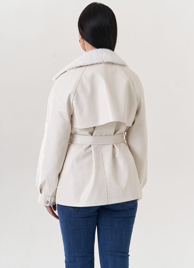 Жакет белого цвета с эко мехом модель № 26847 универмаг малина