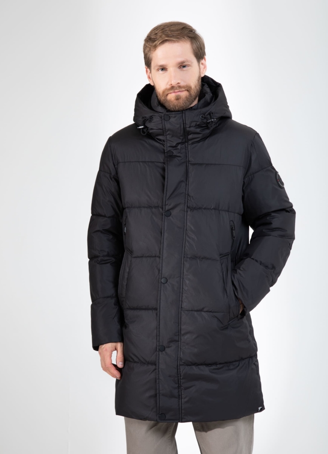 Мужской пуховик черного цвета с капюшоном  модель № 25905 меха малина