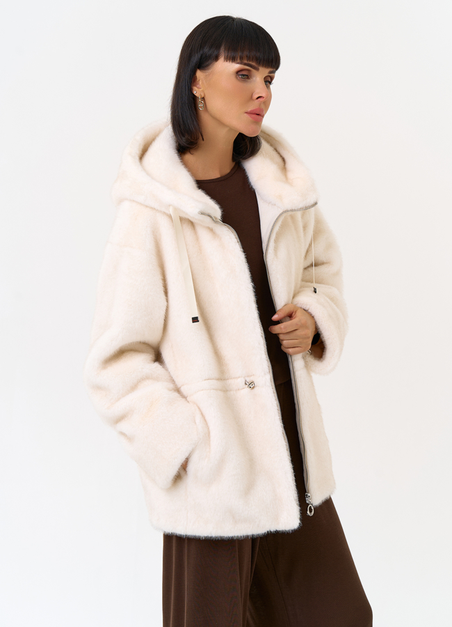 Женская светлая куртка из эко меха с капюшоном модель № 31231 универмаг малина Женская светлая куртка из эко меха с капюшоном модель № 31231 универмаг малина