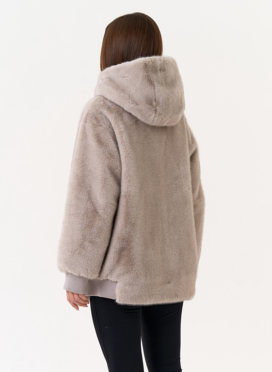 Женская куртка из эко меха с капюшоном Женская куртка из эко меха с капюшоном