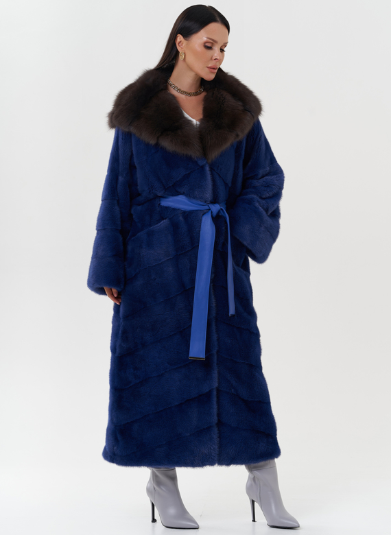 Шуба из норки с капюшоном из меха куницы