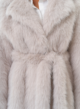 Женская шуба из эко меха в светло-сером цвете