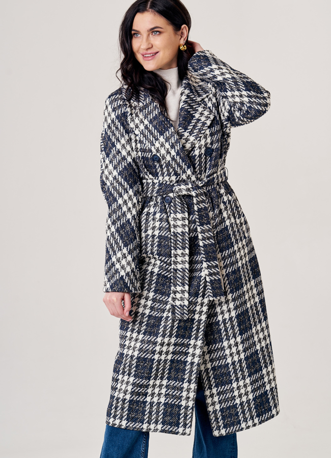 Пальто женское синего цвета с поясом модель № 20547 меха малина