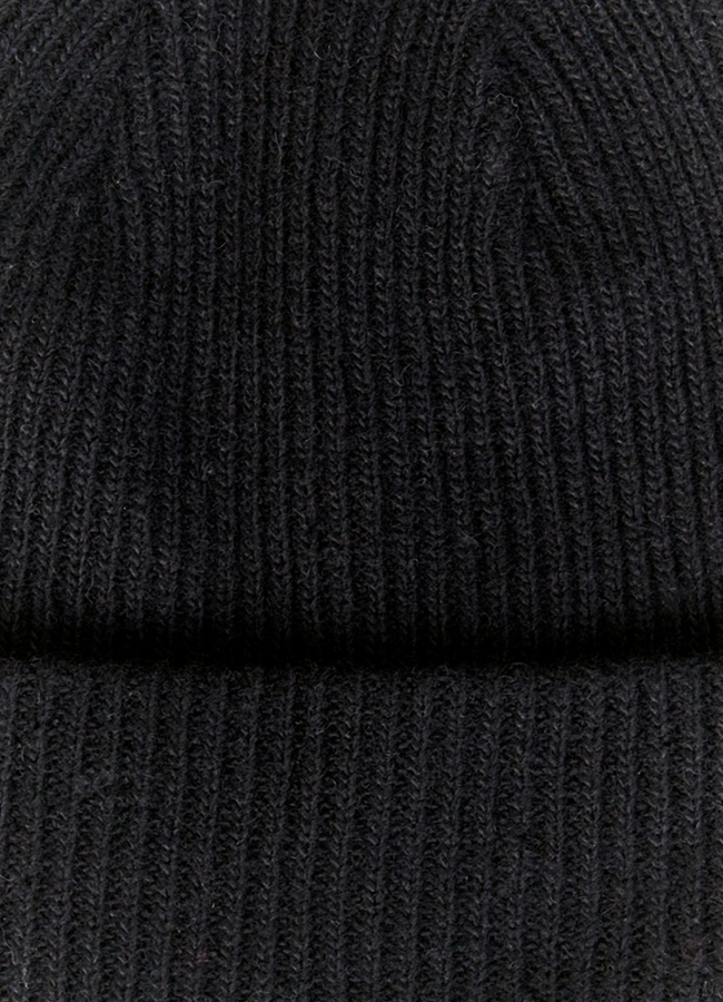 фото Мужская шапка черная модель № 9937