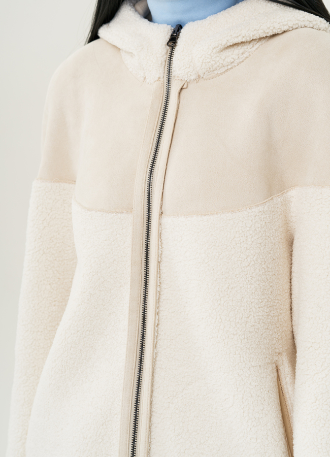 Двустороннее полупальто из эко замши с капюшоном модель № 22413 универмаг малина