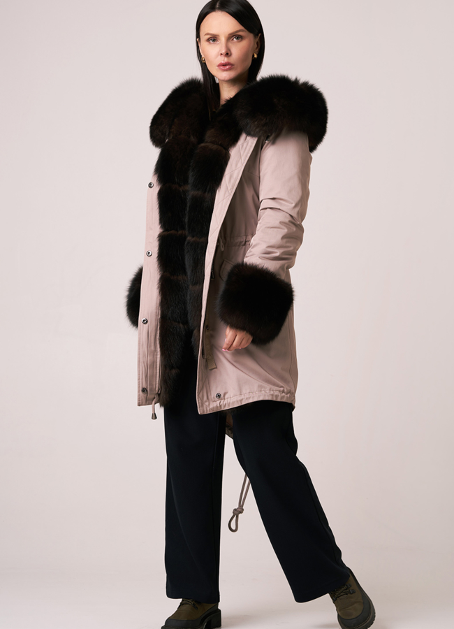 Парка бежевого цвета с мехом из песца модель № 97026 универмаг малина