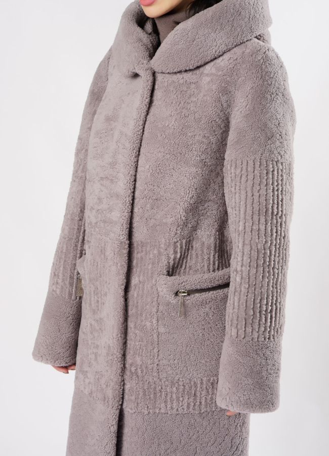Пальто из овчины серого цвета с капюшоном модель № 11994 универмаг малина