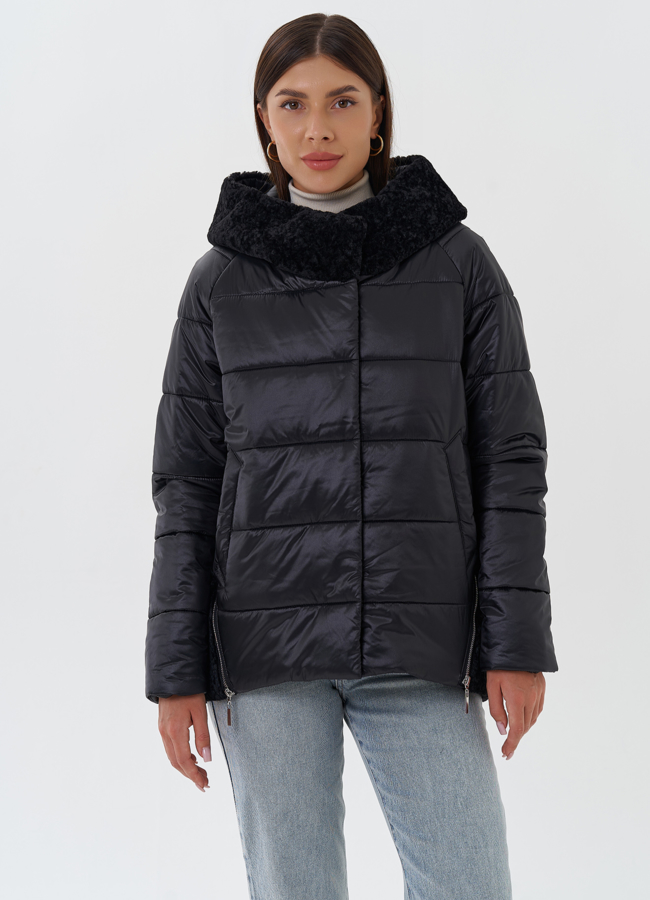 Комбинированный пуховик черного цвета с капюшоном модель № 27656 меха малина