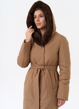 Пуховик с капюшоном из эко меха