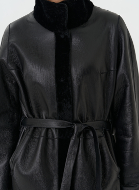 Женская двухсторонняя дубленка с поясом