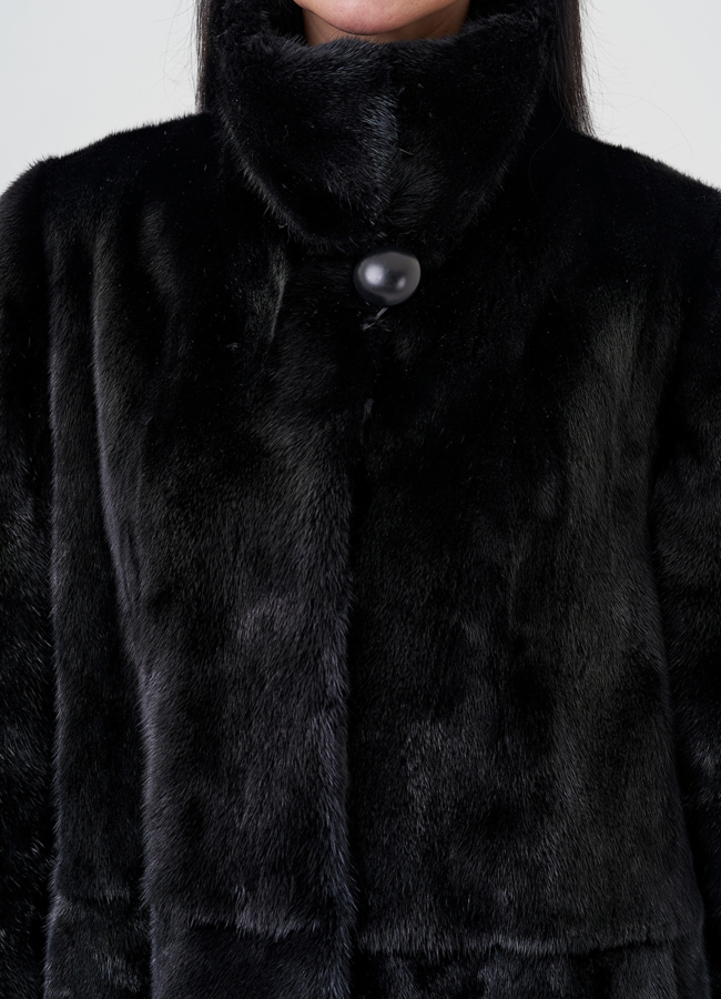 Норковая шуба черного цвета  модель № 23991 в рассрочку