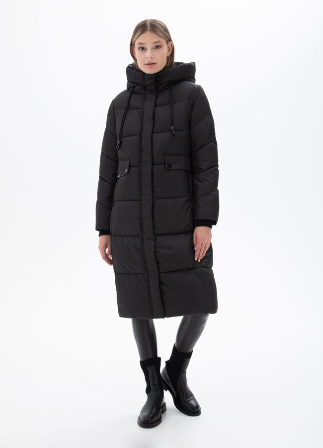 Женский пуховик черного цвета  модель № 25510 меха малина