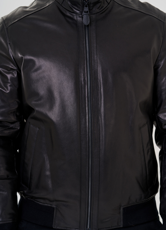 Куртка мужская черного цвета из натуральной кожи модель № 22305 в рассрочку