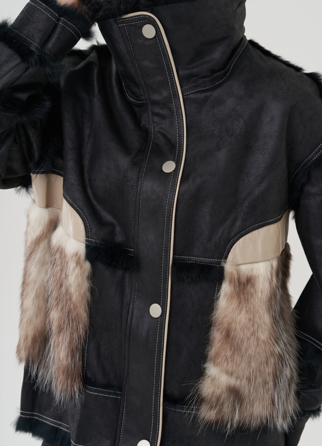Куртка черного цвета с деталями из меха кролика модель № 25543 универмаг малина