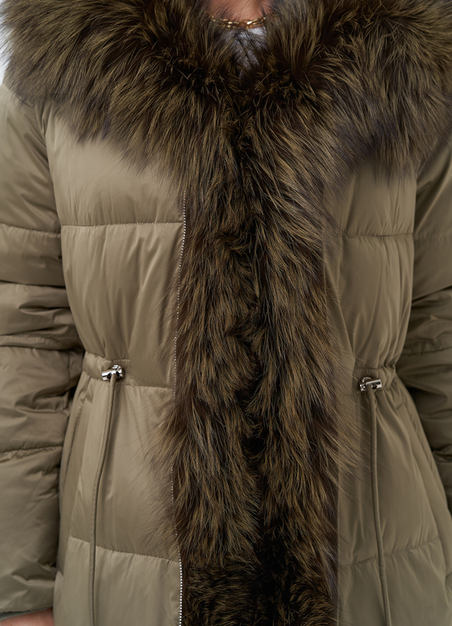 Женский пуховик с отделкой из меха чернобурки модель № 28523 универмаг малина