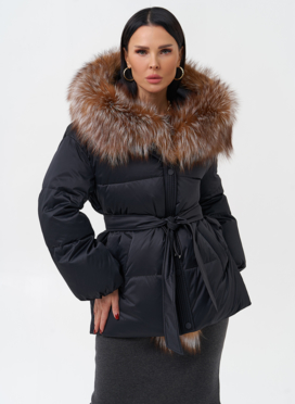 Женский пуховик с отделкой из меха лисы