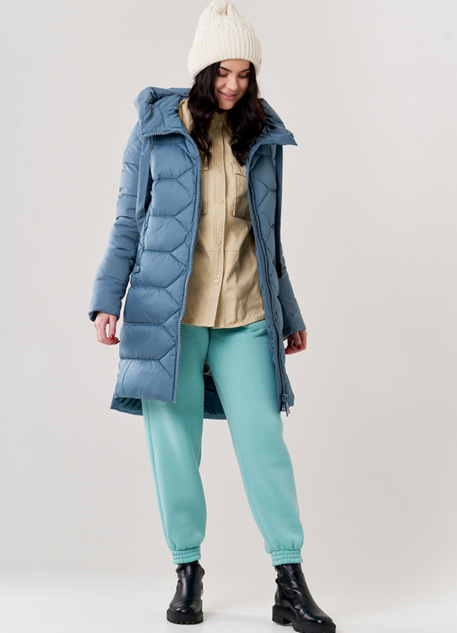 Женская шапка в молочном цвете модель № 9528 меха малина