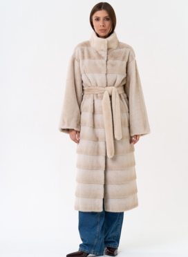 Женское пальто из эко меха с воротником стойкой