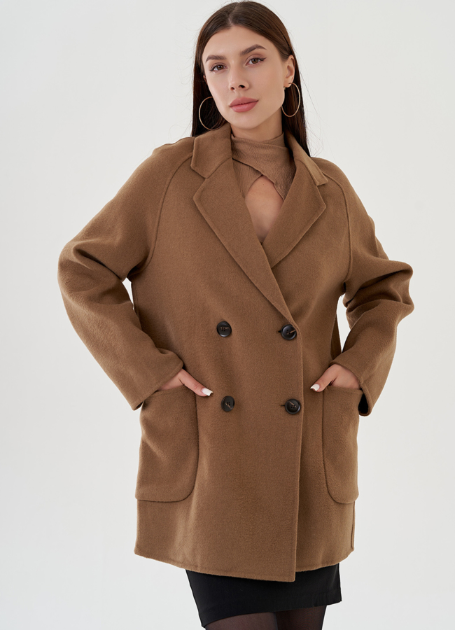 Пальто женское укороченное с английским воротником модель № 81818 меха малина