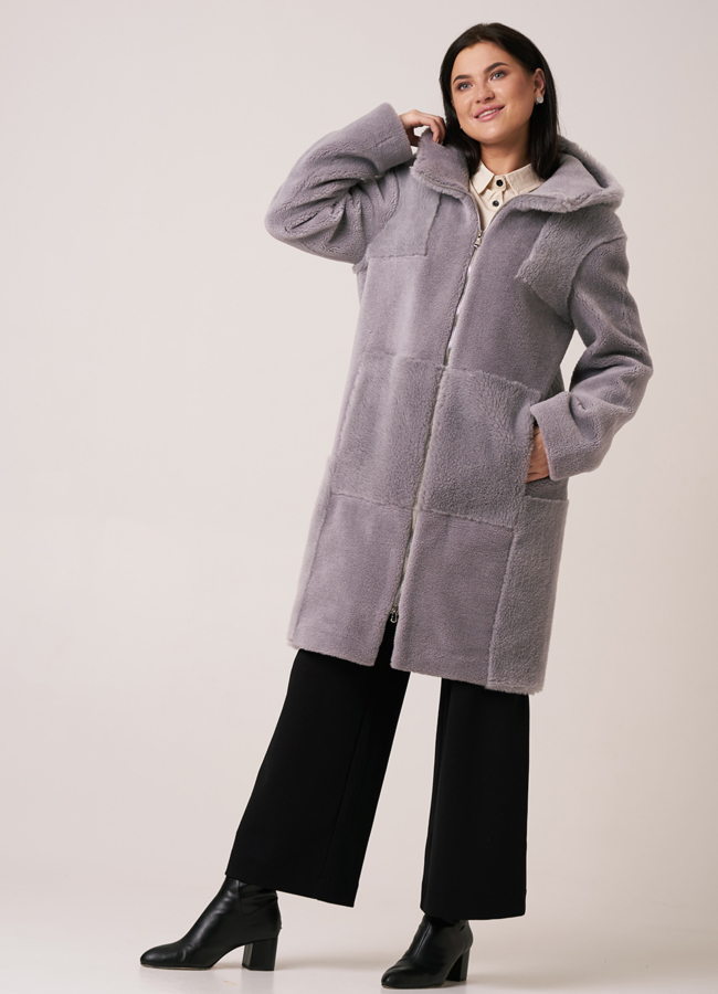 Шуба из овечьей шерсти серого цвета с капюшоном модель № 2047 универмаг малина