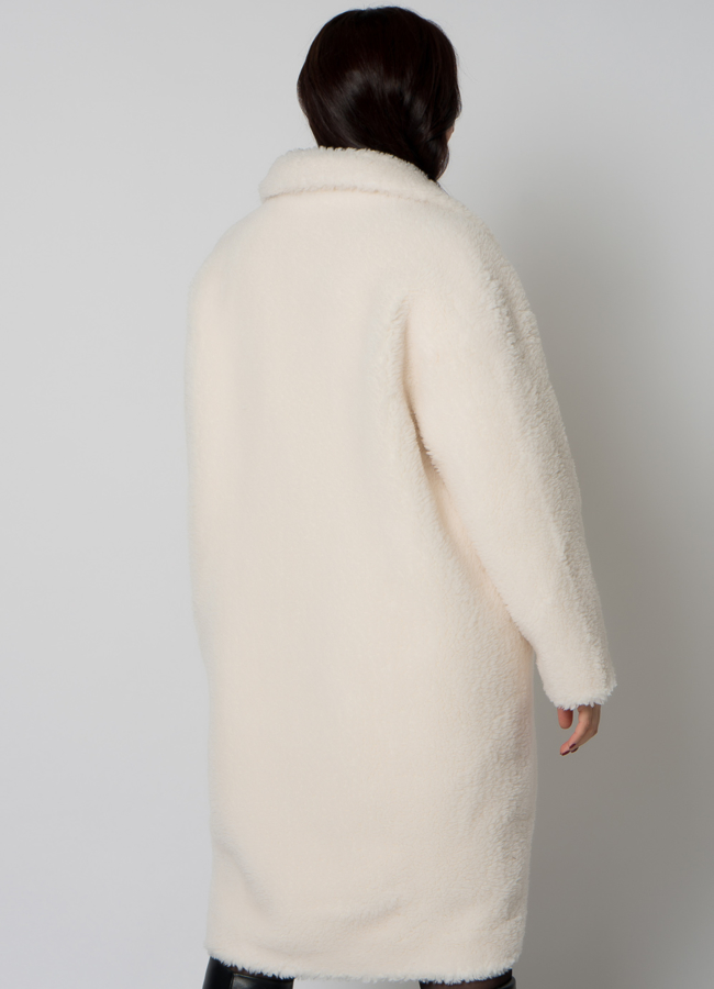 Полупальто из эко меха белого цвета с английским воротником модель № 19427 в кредит