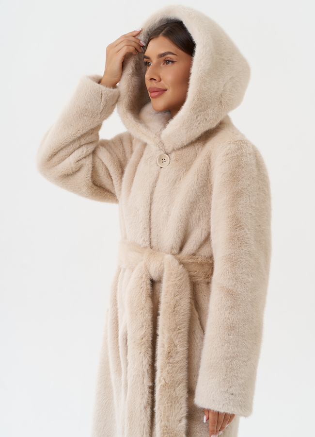 Пальто из эко меха с капюшоном модель № 27792 универмаг малина