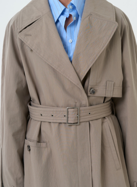 Женский длинный плащ с поясом