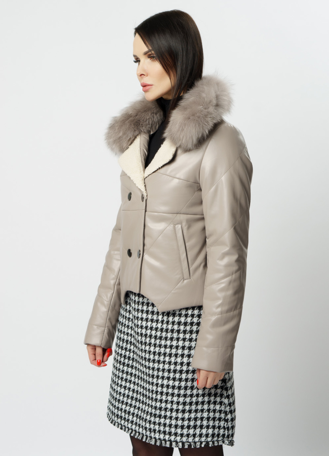 Куртка из искусственной кожи бежевого цвета модель № 20219 в рассрочку