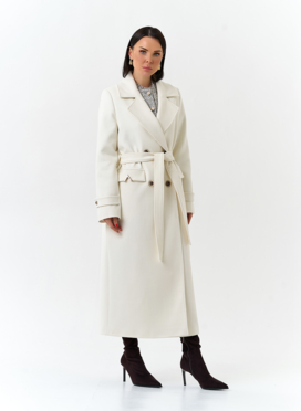 Женское пальто белого цвета