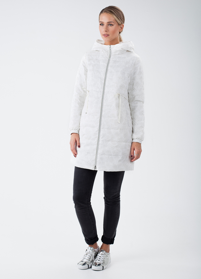 Плащ светлый модель № 529 меха малина