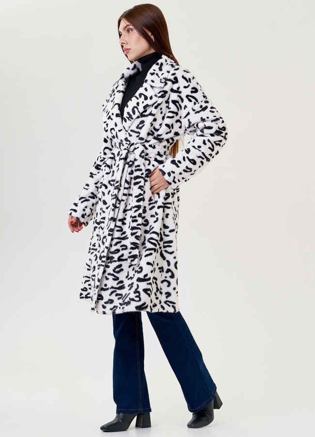 Женское пальто с английским воротником белого цвета  модель № 23456 в кредит