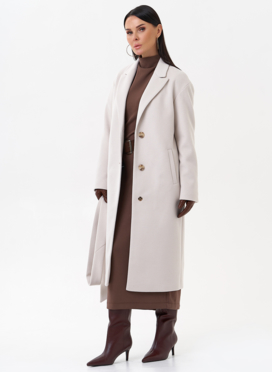 Женское пальто с английским воротником