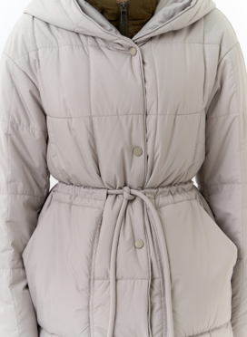 Женская куртка с контрастным воротником