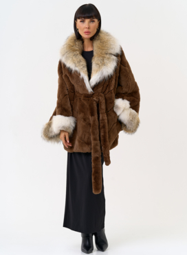 Шуба из кролика с отделкой из меха койота Шуба из кролика с отделкой из меха койота