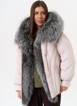 Женский пуховик с отделкой из меха чернобурки