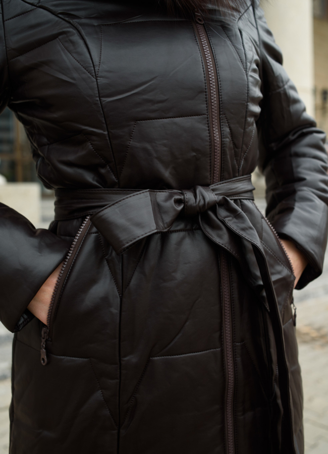 Пуховик из эко кожи коричневого цвета с капюшоном модель № 18979 универмаг малина