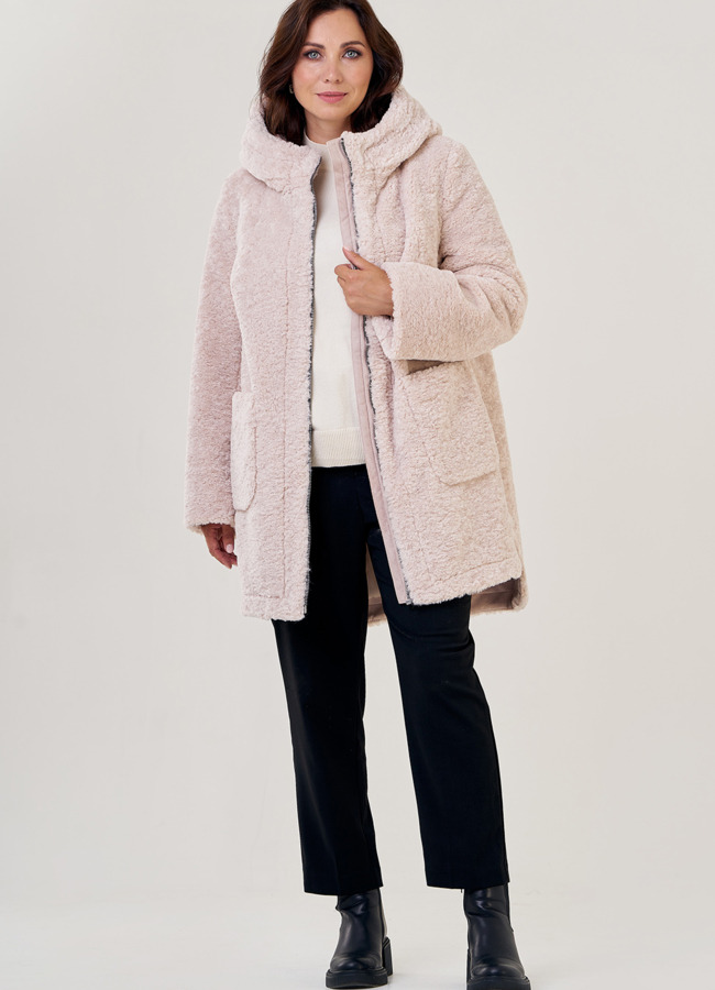 Женское пальто из эко меха в светлом цвете с капюшоном модель № 23123 универмаг малина