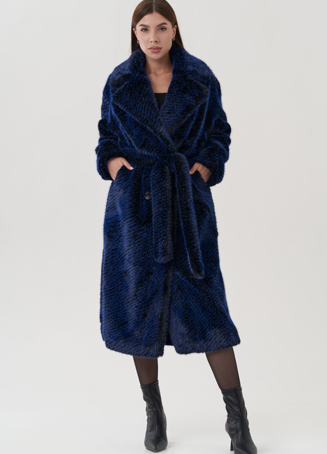 Пальто из эко меха синего цвета с английским воротником модель № 25421 меха малина