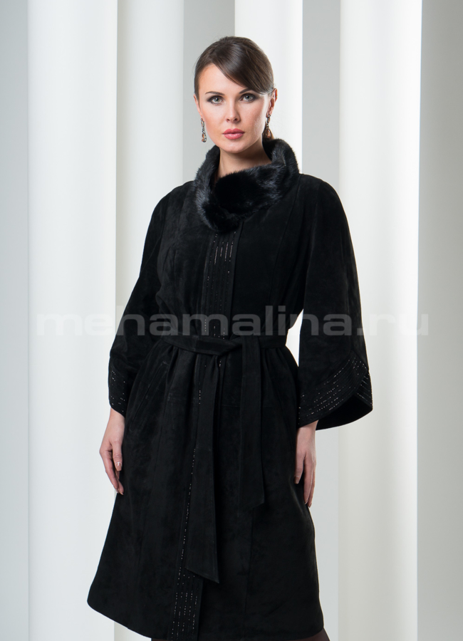 Замшевый плащ черного цвета модель № K-172 меха малина