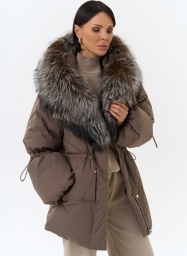 Женский пуховик с капюшоном из меха чернобурки
