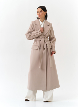 Женское светлое пальто с поясом
