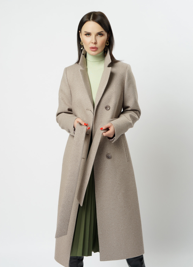 Приталенное пальто с английским воротником модель № 19104 меха малина