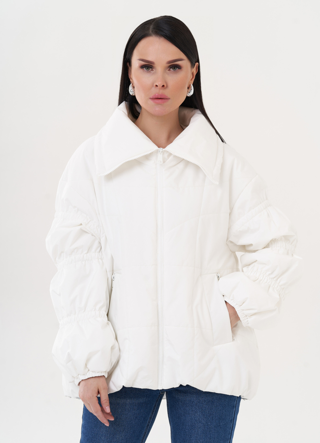 Куртка оверсайз белого цвета модель № 27013 меха малина