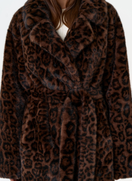 Длинная шуба из эко меха с анималистическим принтом Длинная шуба из эко меха с анималистическим принтом