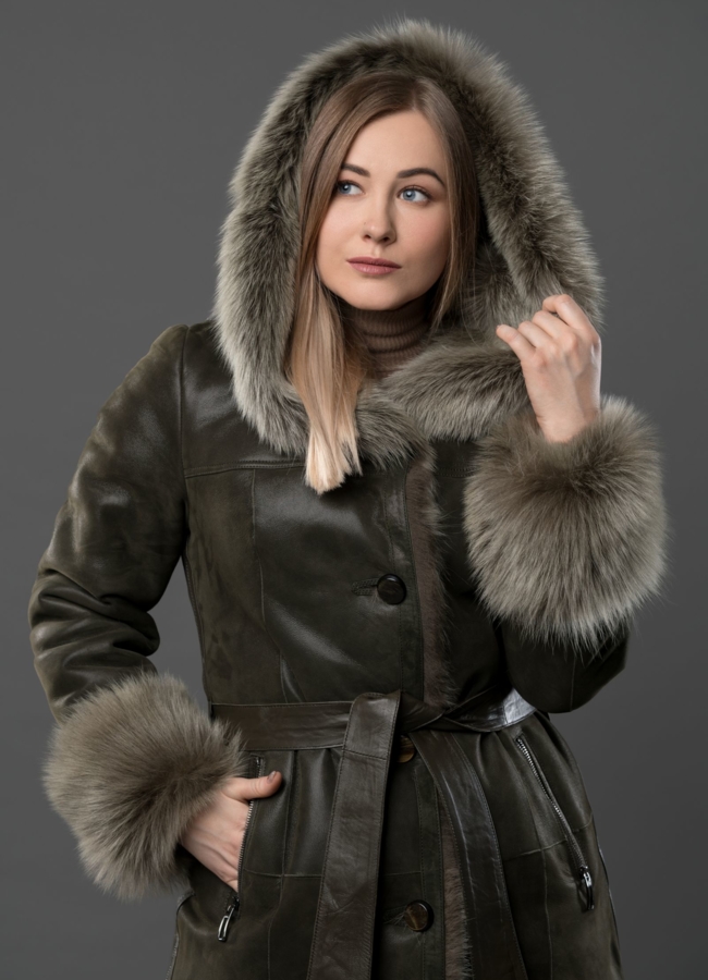 Дубленка с капюшоном на пуговицах, натуральная кожа, на тоскане модель № 9007 меха малина